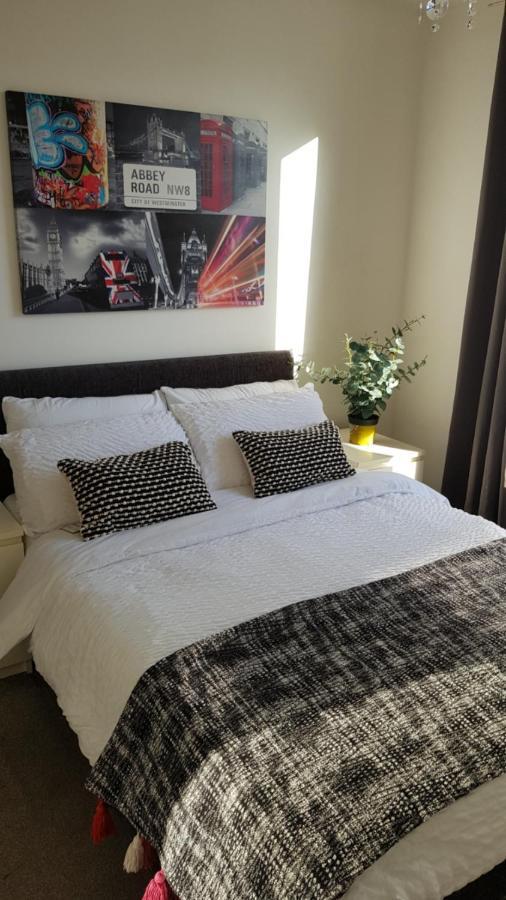 City Centre 1 Bed Apartment With Free On Site Parking With Cctv By Lets Relocations Бирмингам Екстериор снимка