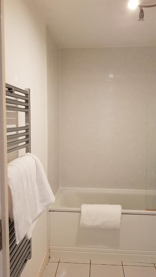 City Centre 1 Bed Apartment With Free On Site Parking With Cctv By Lets Relocations Бирмингам Екстериор снимка