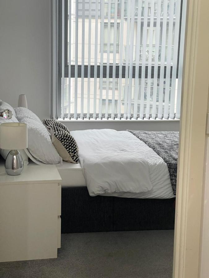 City Centre 1 Bed Apartment With Free On Site Parking With Cctv By Lets Relocations Бирмингам Екстериор снимка