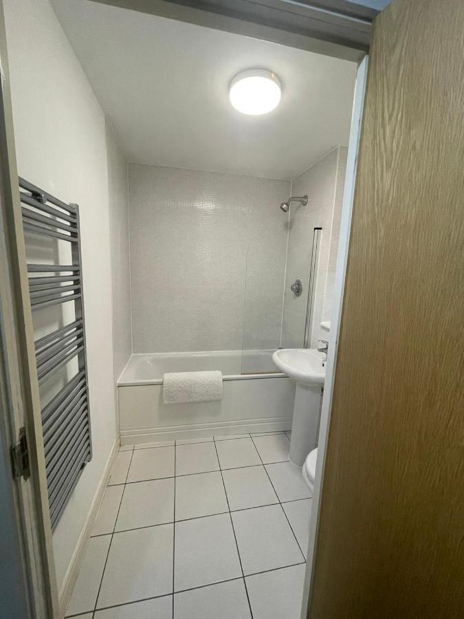 City Centre 1 Bed Apartment With Free On Site Parking With Cctv By Lets Relocations Бирмингам Екстериор снимка